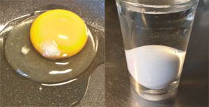 Knäckt ägg i stekpanna och ägg i glas