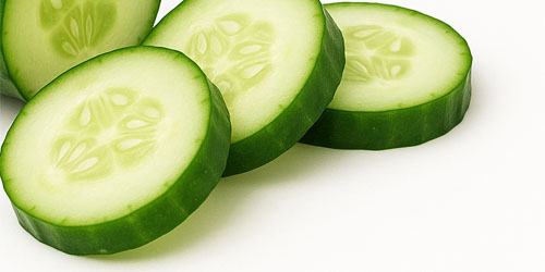 Bitar av uppskuren gurka